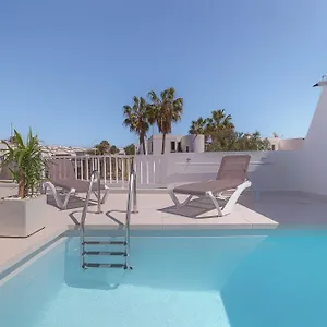 Nina Lanzarote , Puerto del Carmen (Lanzarote) Spain